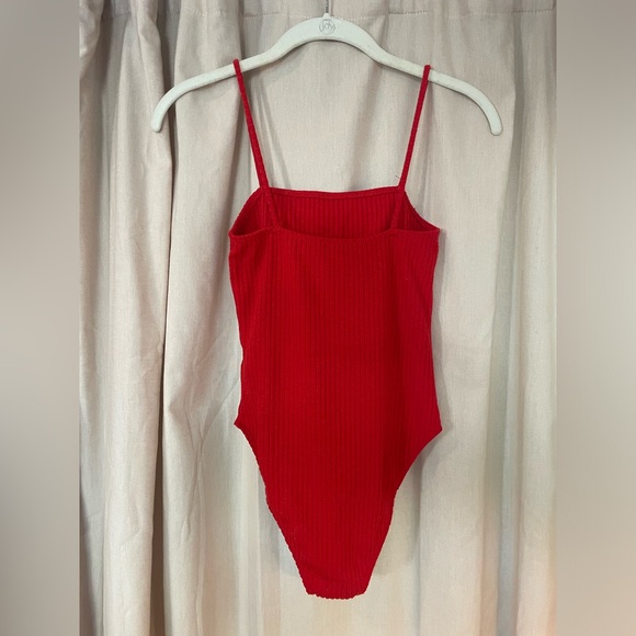 Red ribbed bodysuit with snaps - Picture 2 of 2
